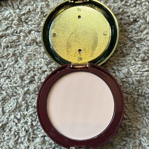 Makeup   - Picture 3 of 15